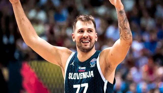 东契奇回归赛场，绝杀首场状态亮眼，加拿大队观众沸腾！的简单介绍